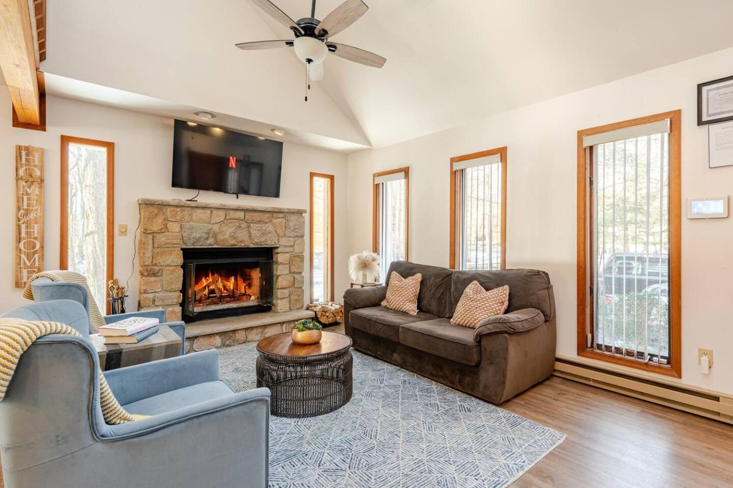 Cozy Cabin At Poconos With Hot Tub And Fire Pit East Stroudsburg Exterior foto